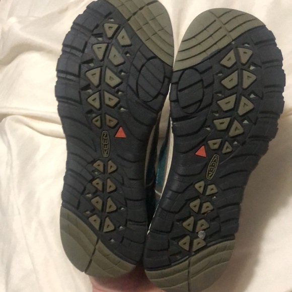KEEN Waterproof Hiking Shoes - Picture 7 of 10